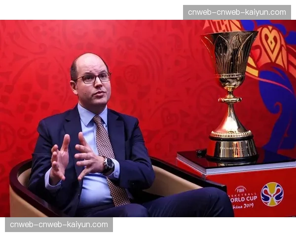 国际篮联秘书长扎格克里斯现场观战辽粤半决赛 国际篮联秘书长扎格克里斯现场观战辽粤半决赛